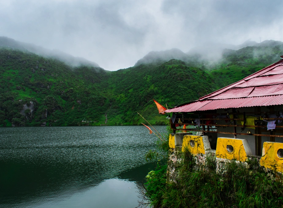 Green Tsomgo Lake in August