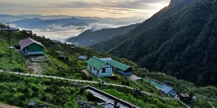 Zuluk village with Himalayan mountain views in Pakyong, Sikkim